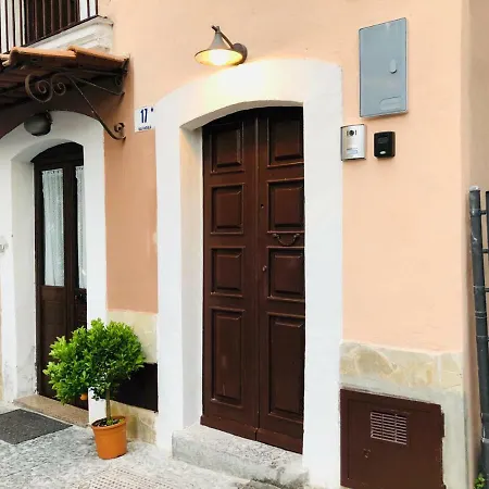 U Peri Alivu House בית נופש *